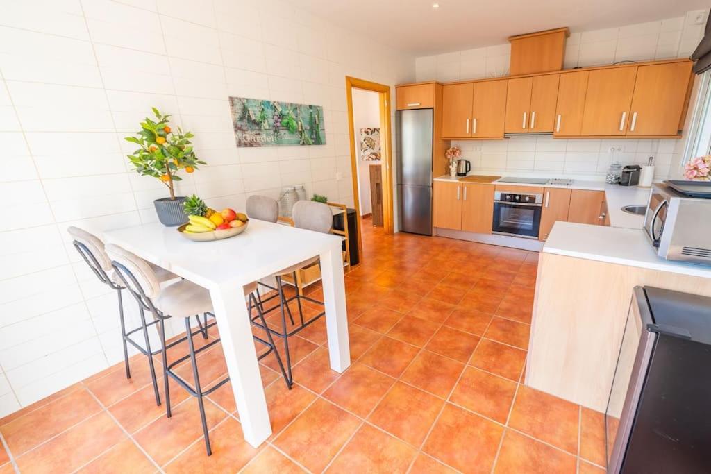 Villa Lovely Breeze, Heerlijk Familiehuis, 7Pers. يوريت دي مار المظهر الخارجي الصورة
