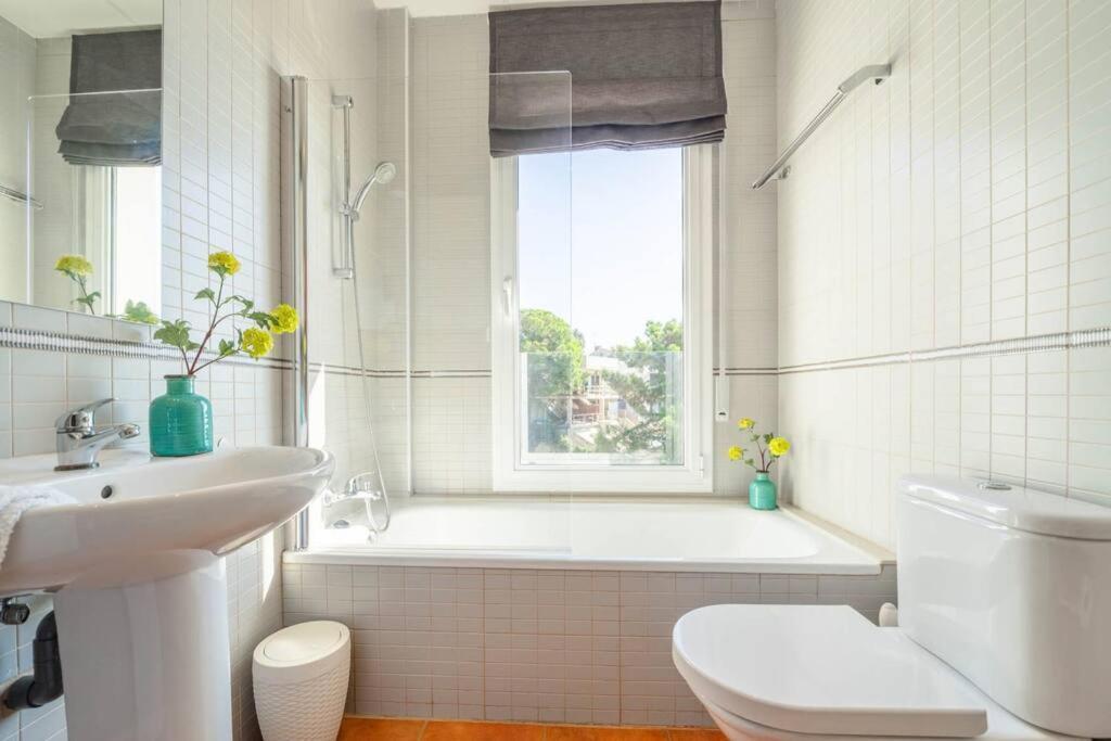 Villa Lovely Breeze, Heerlijk Familiehuis, 7Pers. يوريت دي مار المظهر الخارجي الصورة