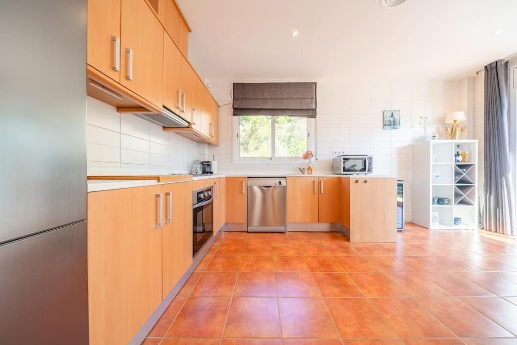 Villa Lovely Breeze, Heerlijk Familiehuis, 7Pers. يوريت دي مار المظهر الخارجي الصورة